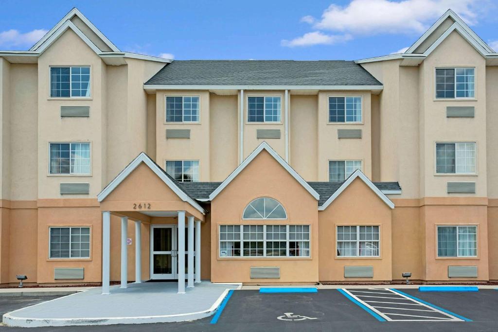 Microtel Inn & Suites By Wyndham Bushnell